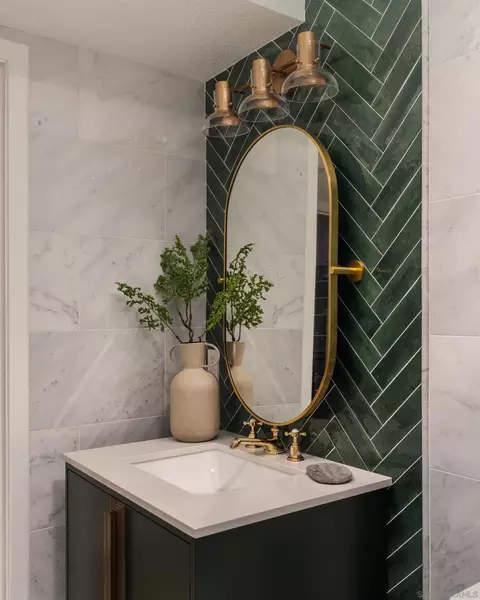 Bath - 2206 Place Monaco, Del Mar, CA 92014 photo 4 of 4