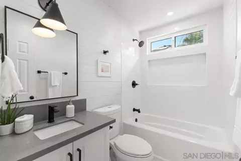 Bath - 725 Teaberry St, Encinitas, CA 92024 photo 2 of 2