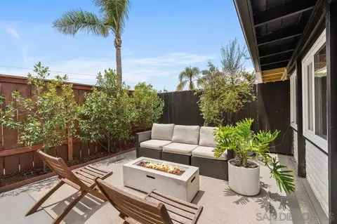 Exterior - 725 Teaberry St, Encinitas, CA 92024 photo 2 of 5
