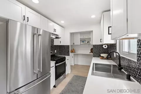 Kitchen - 725 Teaberry St, Encinitas, CA 92024 photo 1 of 2