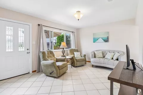 Living - 559 Silver Strand Blvd, Imperial Beach, CA 91932 photo 3 of 4