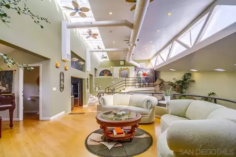 1876 Sefton Pl, San Diego, CA 92107