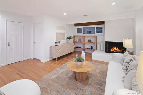 Living - 211 Ocean St, Solana Beach, CA 92075 photo 3 of 4