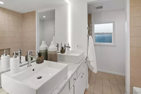 Bath - 211 Ocean St, Solana Beach, CA 92075 photo 1 of 4