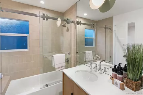 Bath - 211 Ocean St, Solana Beach, CA 92075 photo 4 of 4
