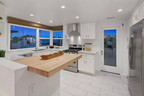 Kitchen - 211 Ocean St, Solana Beach, CA 92075 photo 4 of 5