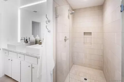 Bath - 211 Ocean St, Solana Beach, CA 92075 photo 2 of 4