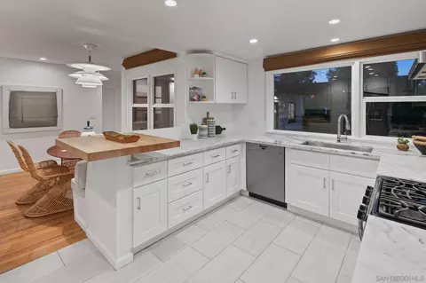 Kitchen - 211 Ocean St, Solana Beach, CA 92075 photo 3 of 5