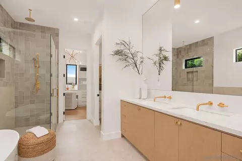 Bath - 7554 Cabrillo Ave, La Jolla, CA 92037 photo 1 of 3
