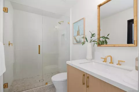 Bath - 7554 Cabrillo Ave, La Jolla, CA 92037 photo 3 of 3