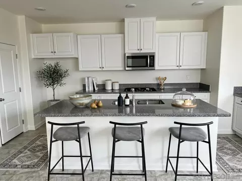 973 Bradley Way, Vista, CA 92081