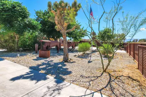 Exterior - 60291 La Mirada Trl, Joshua Tree, CA 92252 photo 8 of 28