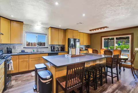 Kitchen - 60291 La Mirada Trl, Joshua Tree, CA 92252 photo 2 of 4