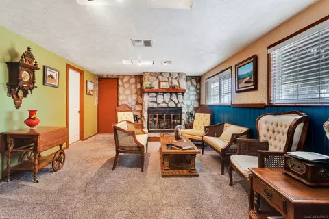 Living - 60291 La Mirada Trl, Joshua Tree, CA 92252 photo 3 of 5