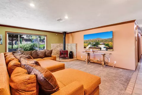 Living - 60291 La Mirada Trl, Joshua Tree, CA 92252 photo 2 of 5