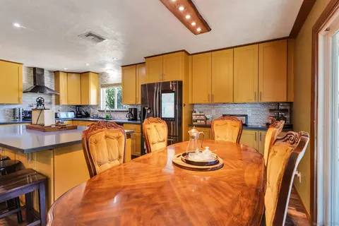 Dining - 60291 La Mirada Trl, Joshua Tree, CA 92252 photo 2 of 2