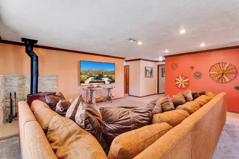 Living - 60291 La Mirada Trl, Joshua Tree, CA 92252 photo 4 of 5