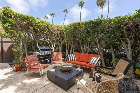 Exterior - 404 Bonair St, La Jolla, CA 92037 photo 1 of 2