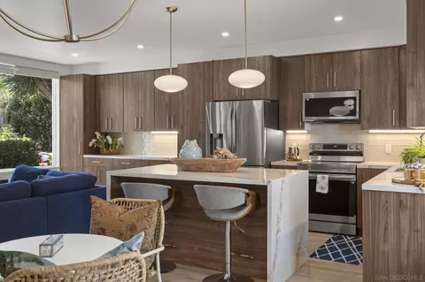 Kitchen - 404 Bonair St, La Jolla, CA 92037 photo 4 of 7