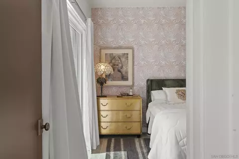 Bedroom - 404 Bonair St, La Jolla, CA 92037 photo 1 of 4