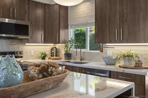 Kitchen - 404 Bonair St, La Jolla, CA 92037 photo 1 of 7