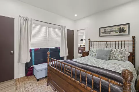 Bedroom - 404 Bonair St, La Jolla, CA 92037 photo 4 of 4