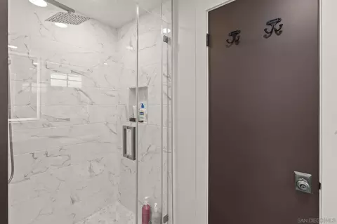 Bath - 404 Bonair St, La Jolla, CA 92037 photo 3 of 4