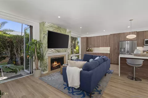 Living - 404 Bonair St, La Jolla, CA 92037 photo 1 of 1