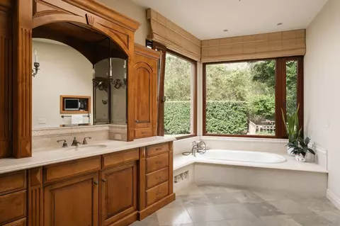 Bath - 271 Ocean View Ave, Del Mar, CA 92014 photo 2 of 3
