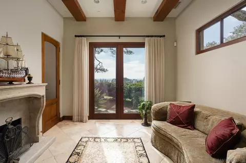 Living - 271 Ocean View Ave, Del Mar, CA 92014 photo 2 of 4