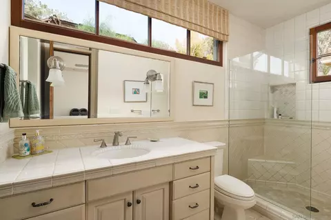 Bath - 271 Ocean View Ave, Del Mar, CA 92014 photo 3 of 3