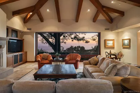 Living - 271 Ocean View Ave, Del Mar, CA 92014 photo 3 of 4