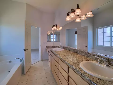 Bath - 8836 Diamondback Dr, Santee, CA 92071 photo 2 of 5