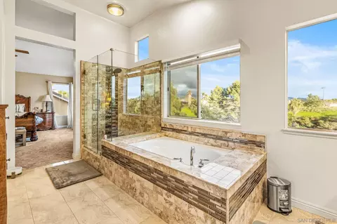 Bath - 4745 Marblehead Bay Dr, Oceanside, CA 92057 photo 3 of 4