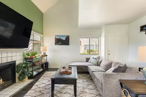 355 N Melrose Dr #E, Vista, CA 92083