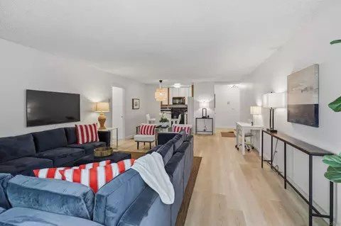Living - 933 D Ave, Coronado, CA 92118 photo 4 of 4