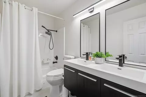 Bath - 933 D Ave, Coronado, CA 92118 photo 2 of 2