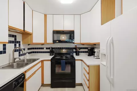 Kitchen - 933 D Ave, Coronado, CA 92118 photo 1 of 1