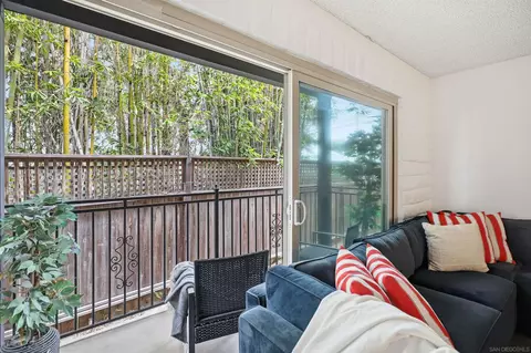 Living - 933 D Ave, Coronado, CA 92118 photo 3 of 4