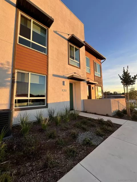 1052 Kendale Way, Vista, CA 92081