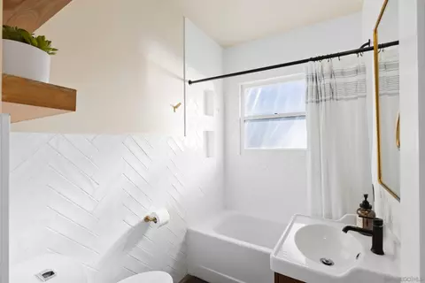 Bath - 534 E 9th Ave, Escondido, CA 92025 photo 1 of 1