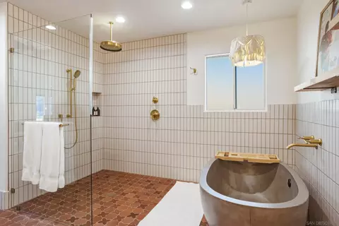 Bath - 24922 Terreno Dr, Temecula, CA 92590 photo 3 of 7