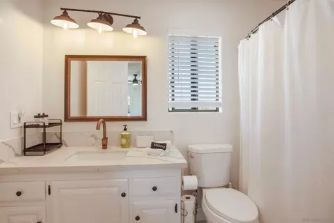 Bath - 24922 Terreno Dr, Temecula, CA 92590 photo 6 of 7