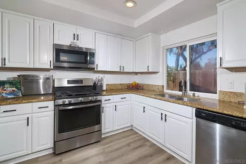 Kitchen - 14958 La Manda, Poway, CA 92064 photo 1 of 2