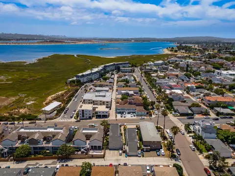 2018 Pacific Beach Dr #5, San Diego, CA 92109