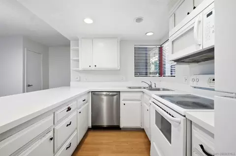 Kitchen - 1257 E Grand Ave # D, Escondido, CA 92027 photo 6 of 6