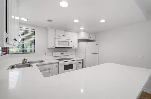 Kitchen - 1257 E Grand Ave # D, Escondido, CA 92027 photo 3 of 6