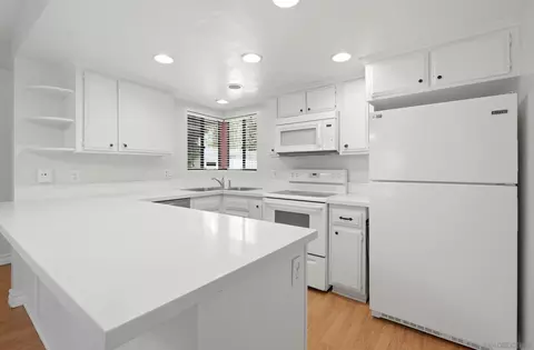 Kitchen - 1257 E Grand Ave # D, Escondido, CA 92027 photo 5 of 6