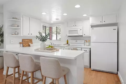 Kitchen - 1257 E Grand Ave # D, Escondido, CA 92027 photo 1 of 6