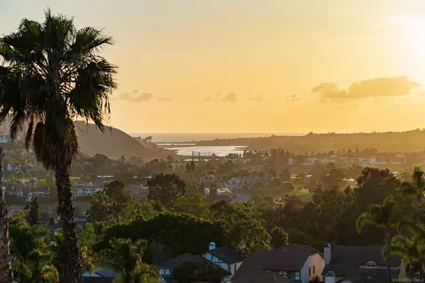 7402 Cadencia St, Carlsbad, CA 92009